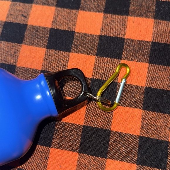 BEST BUY METAL ROYAL BLUE WATER BOTTLE WITH TWIST CAP & HOOK - Picture 3 of 6